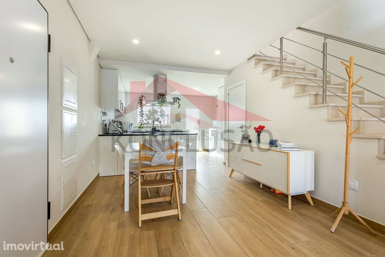 Moradia V3 moderna no centro da Quinta do Conde - Grande imagem: 4/30