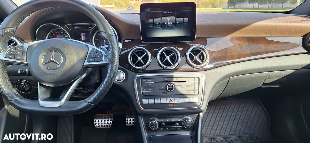 Mercedes-Benz GLA 250 4Matic 7G-DCT AMG Line - 11