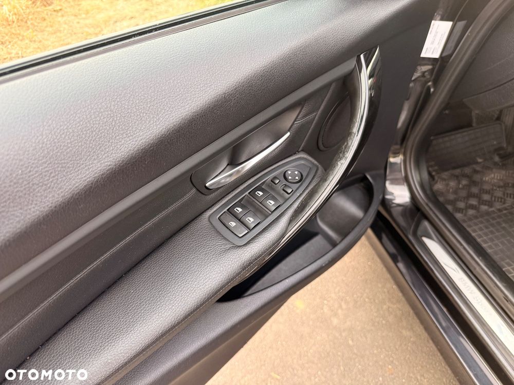 BMW Seria 3 330d xDrive Sport Line - 14