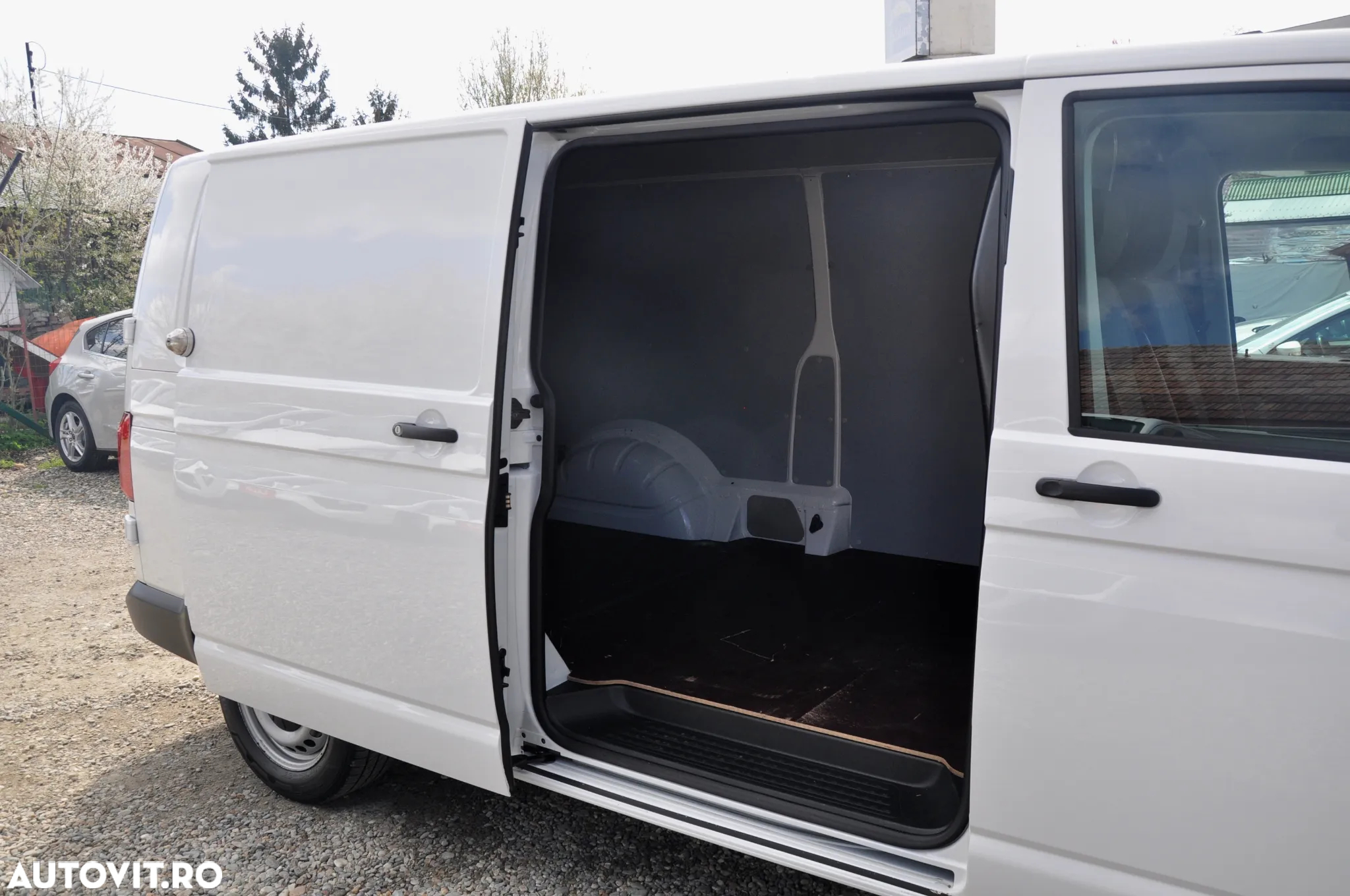 Volkswagen Transporter T6 L2H1 Van - 12