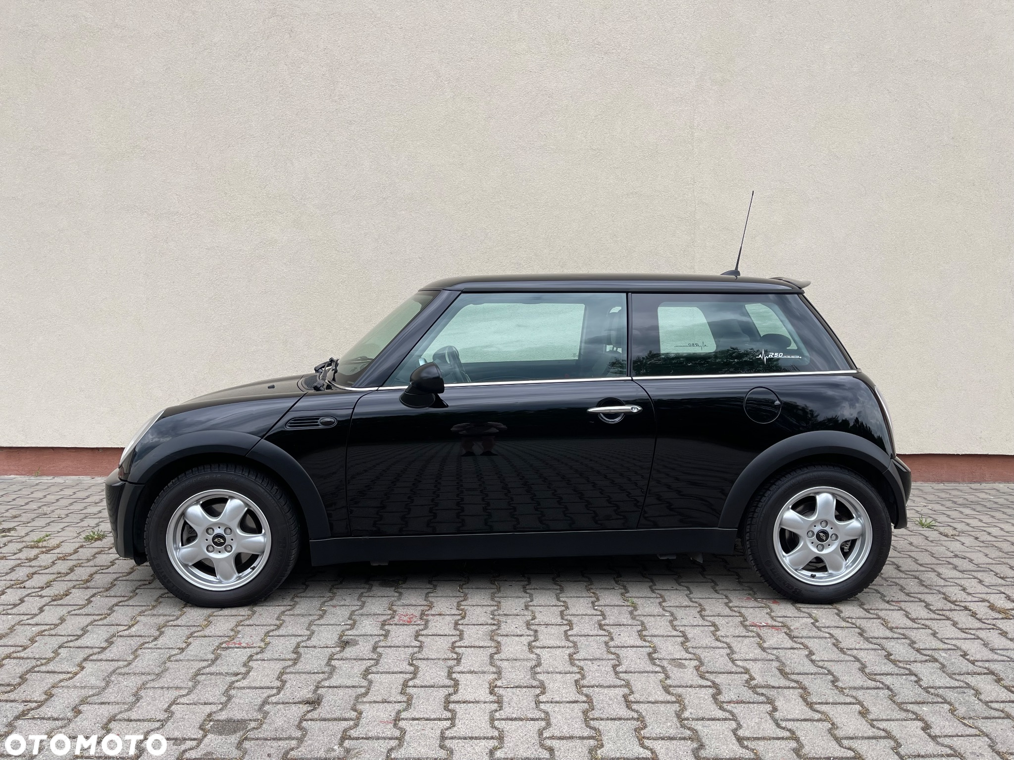 MINI ONE - 4