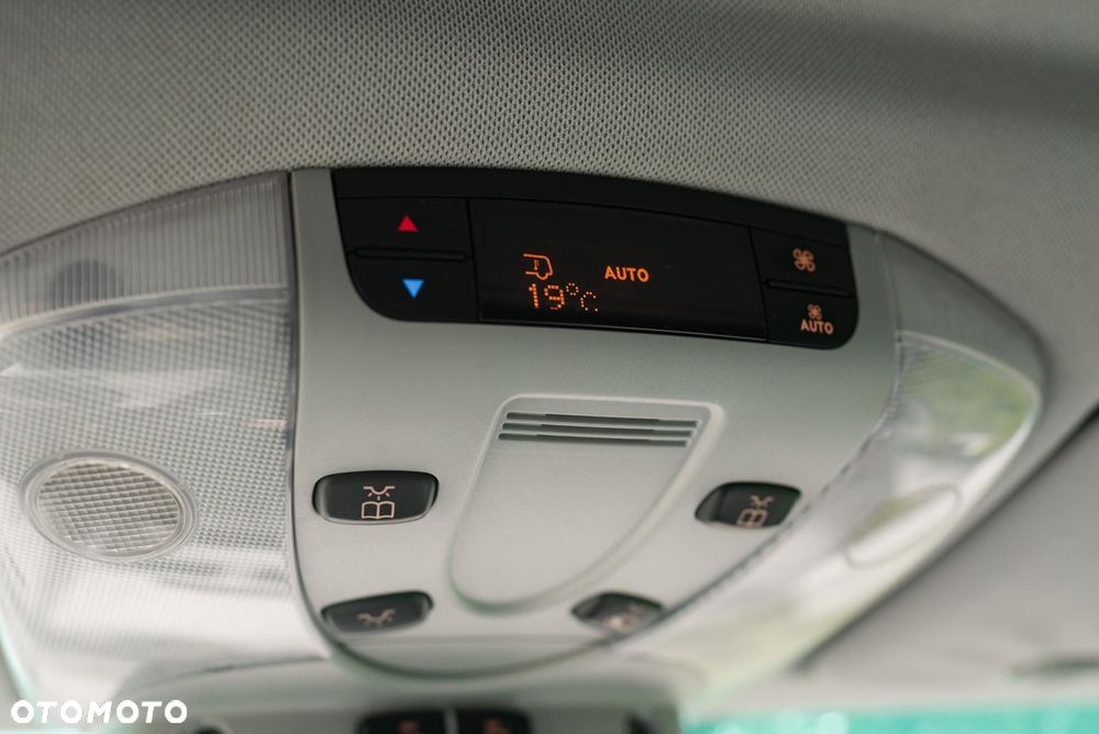 Mercedes-Benz Viano - 24