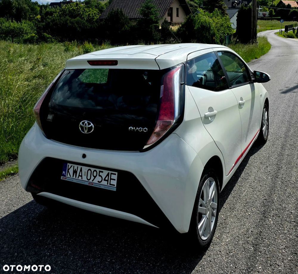 Toyota Aygo x-play Eco - 16