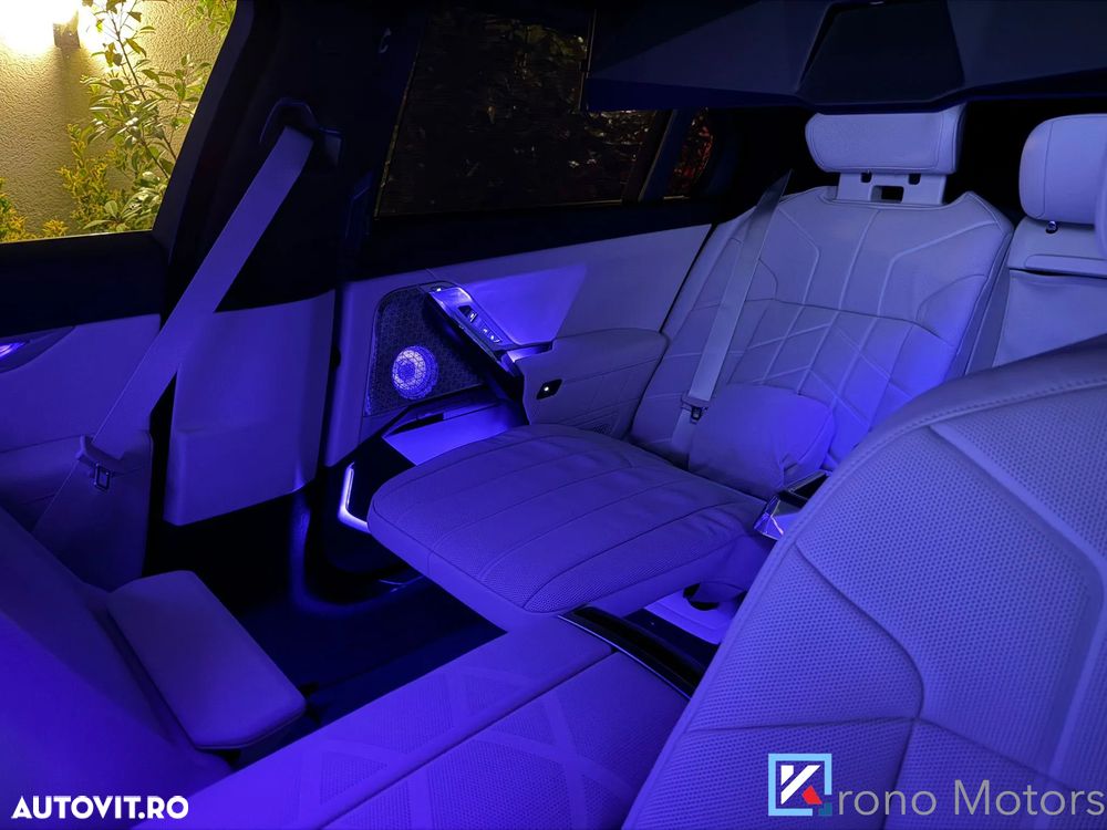 BMW Seria 7 740d xDrive MHEV - 13