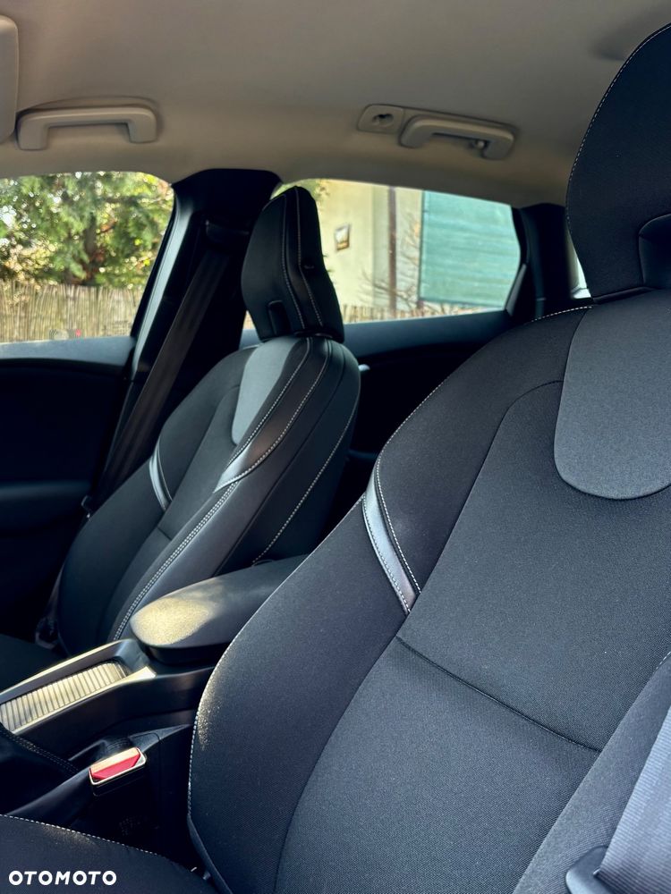 Volvo V40 D2 - 14