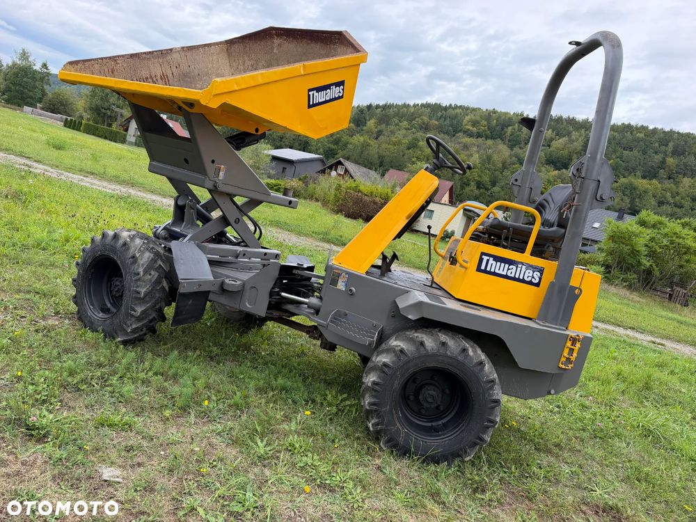 Thwaites Wozidło  Budowlane Rolnicze 4x4. Ładowność 1,5 tony. Obrót+Wysokie podnoszenie+KIPER Wysoki! Sprowadzone z Norweskiej szkółki roślinnej. Maszyna w bardzo ładnym stanie. Bez luzów i wycieków. Silnik Yanmar 3cyl. Potężna moc a maszyna bardzo mała i zwinna.  3 prędkośći jazdy. Oświetlenie rozbudowane LED. Wielka Okazja! Opony jak Nowe!  Górny wysyp i obrót! Tanio Polecam! - 18