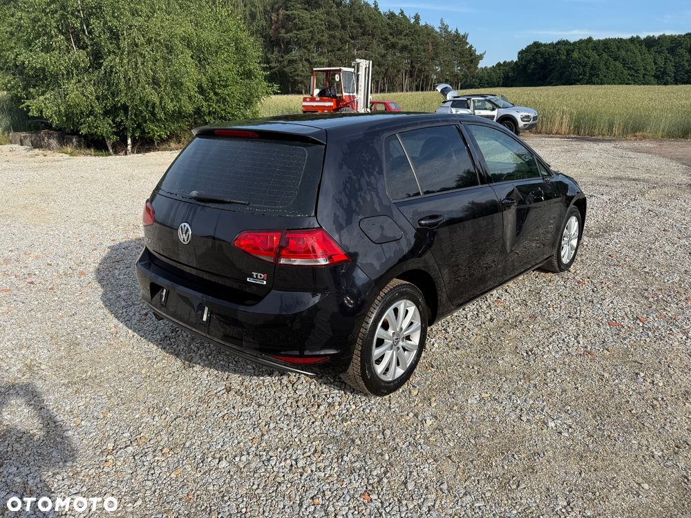 Volkswagen Golf - 1