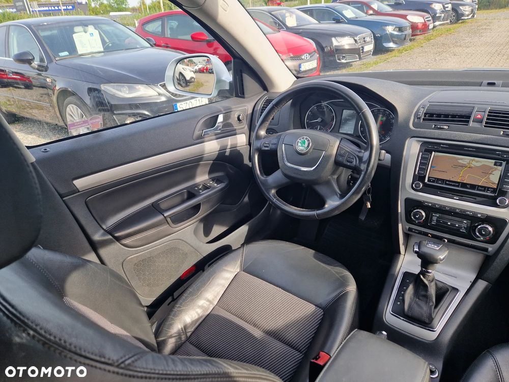 Skoda Octavia 2.0 TSI DSG RS - 28