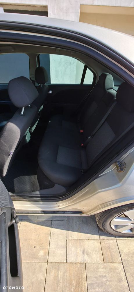 Ford Mondeo 1.8 Ambiente - 23