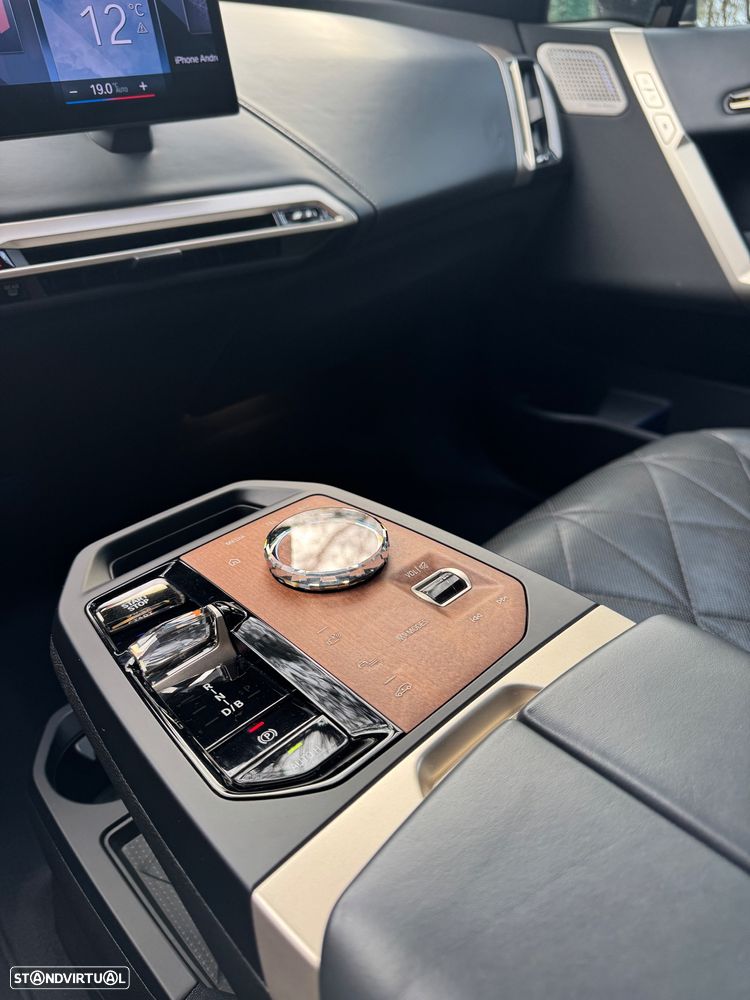 BMW iX xDrive 50 Pack Desportivo - 16