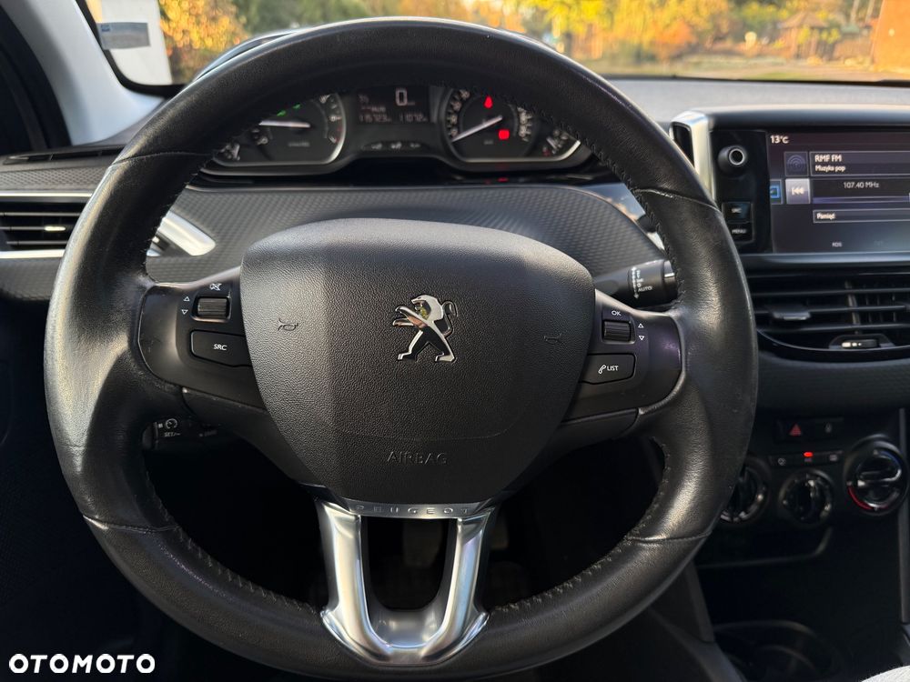 Peugeot 208 - 30