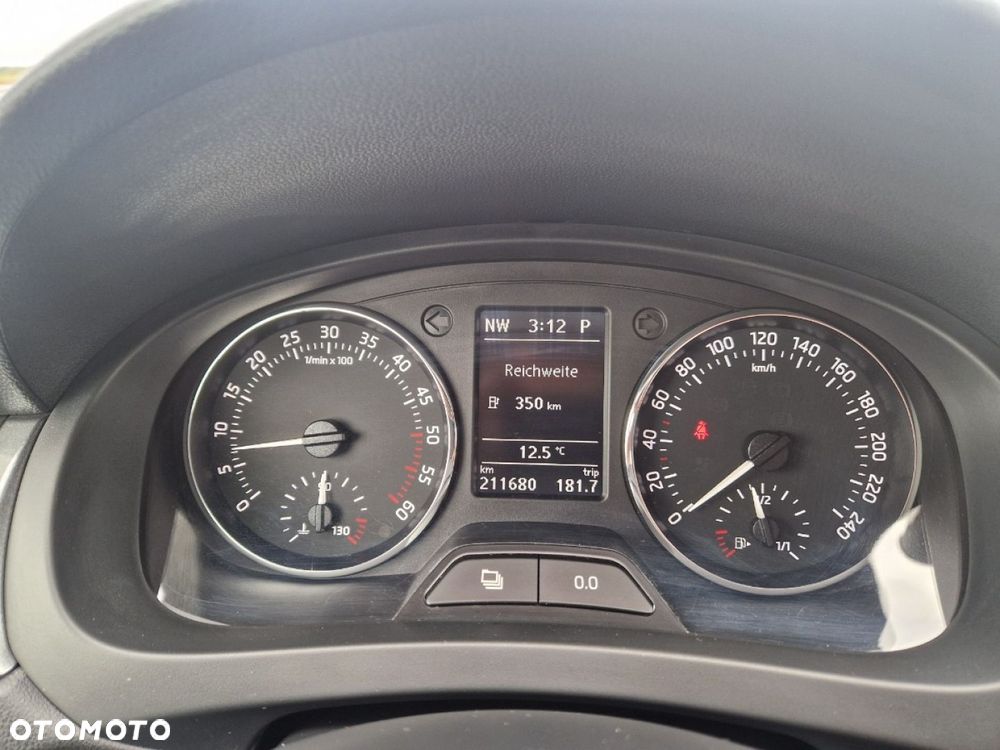 Skoda RAPID 1.6 TDI DSG Ambition - 11