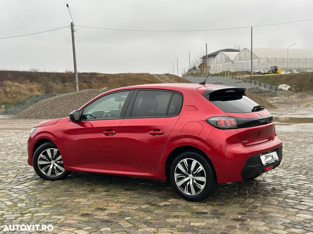 Peugeot 208 1.2 L PureTech STT Allure - 4