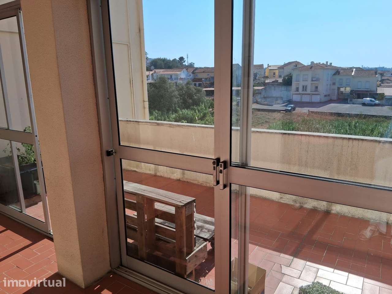 Apartamento T2 com Garagem para Arrendamento | São Martinho do Bispo - Grande imagem: 3/13
