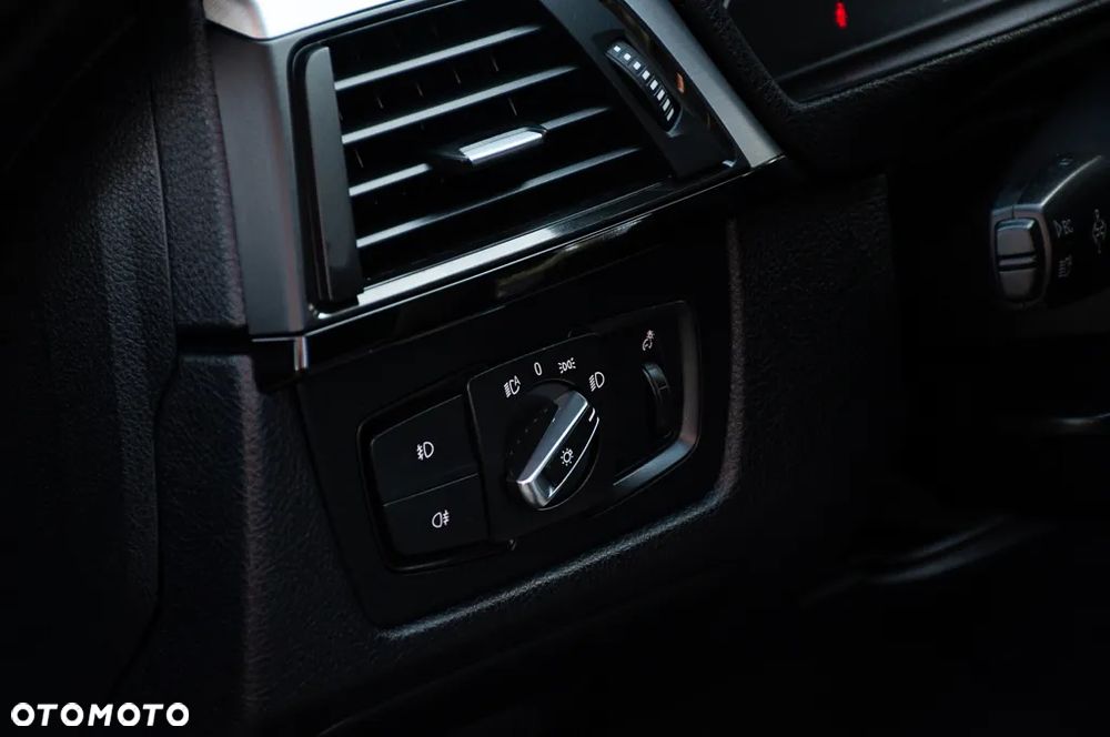 BMW Seria 3 320d M Sport Edition - 39