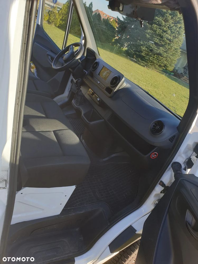 Mercedes-Benz Sprinter - 14