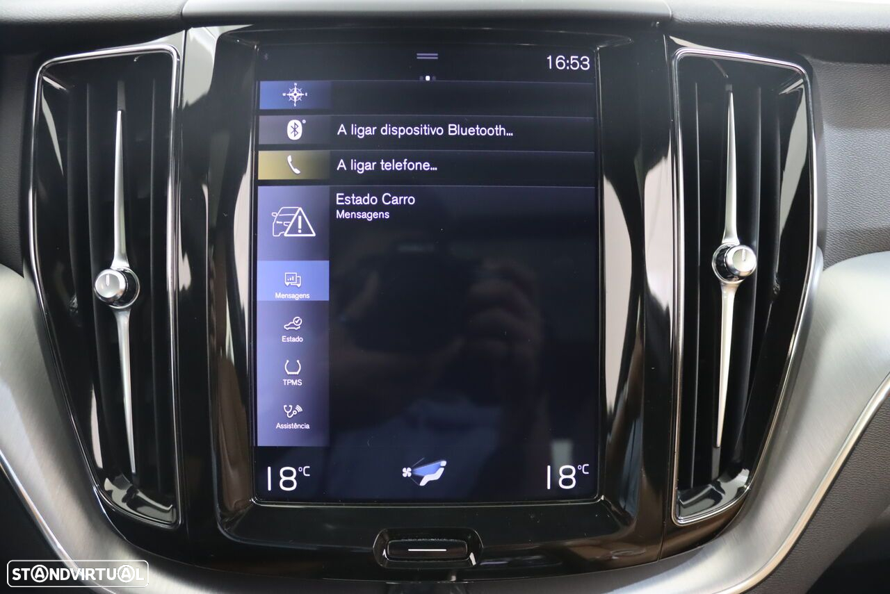 Volvo XC 60 2.0 T8 PHEV Momentum Plus AWD - 24
