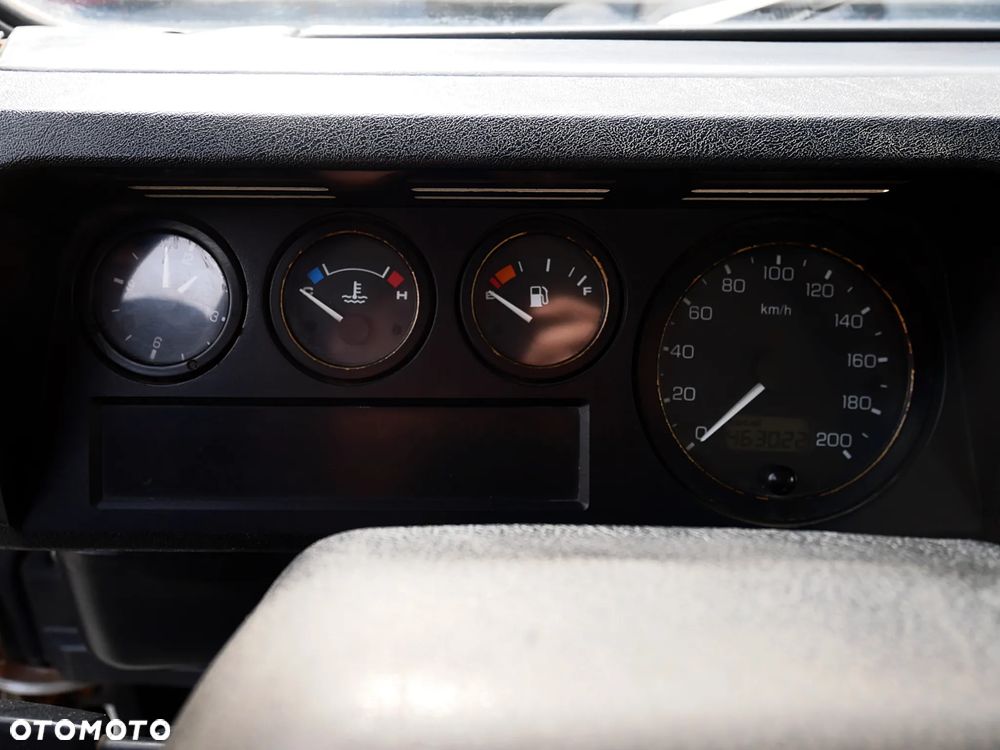 Land Rover Defender 2.5 TDI - 9