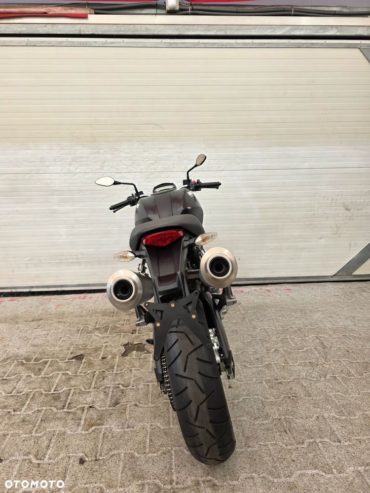 Ducati Monster - 26