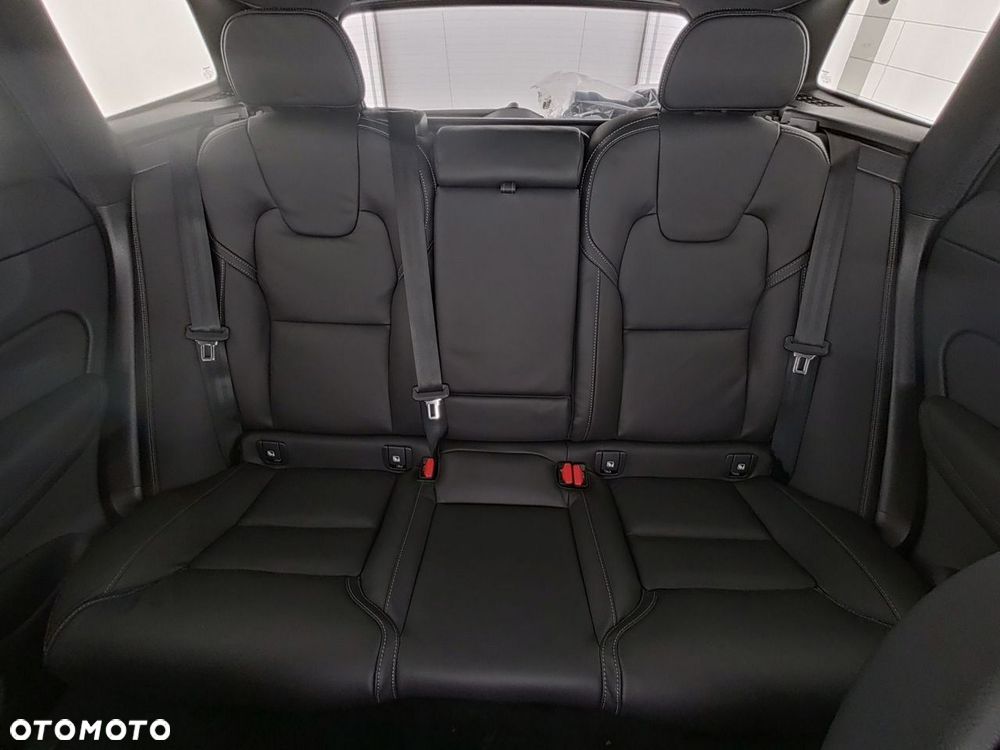 Volvo XC 60 T8 Plug-In Hybrid AWD Ultra Black Edition - 13