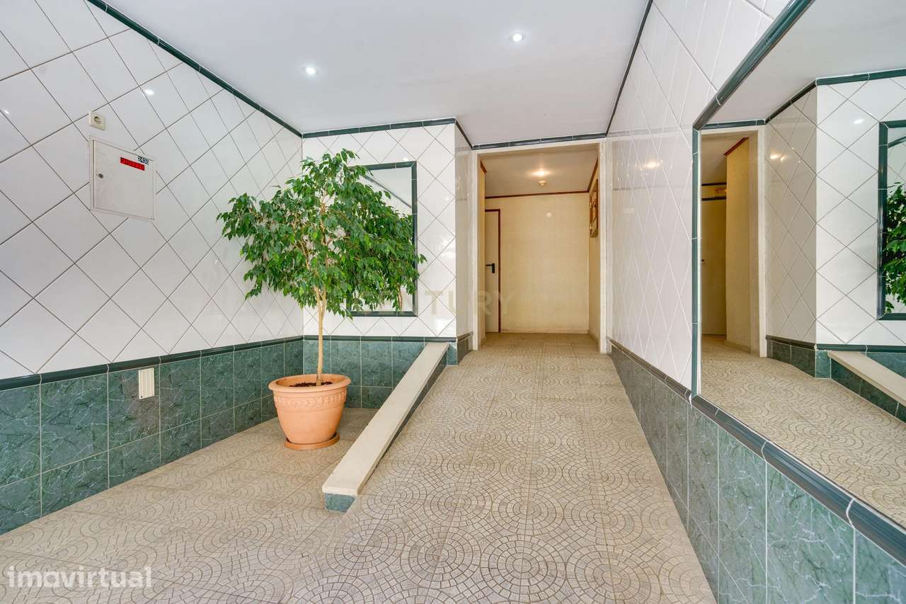 Apartamento T2 - 2 frentes e varandas - Grande imagem: 2/25