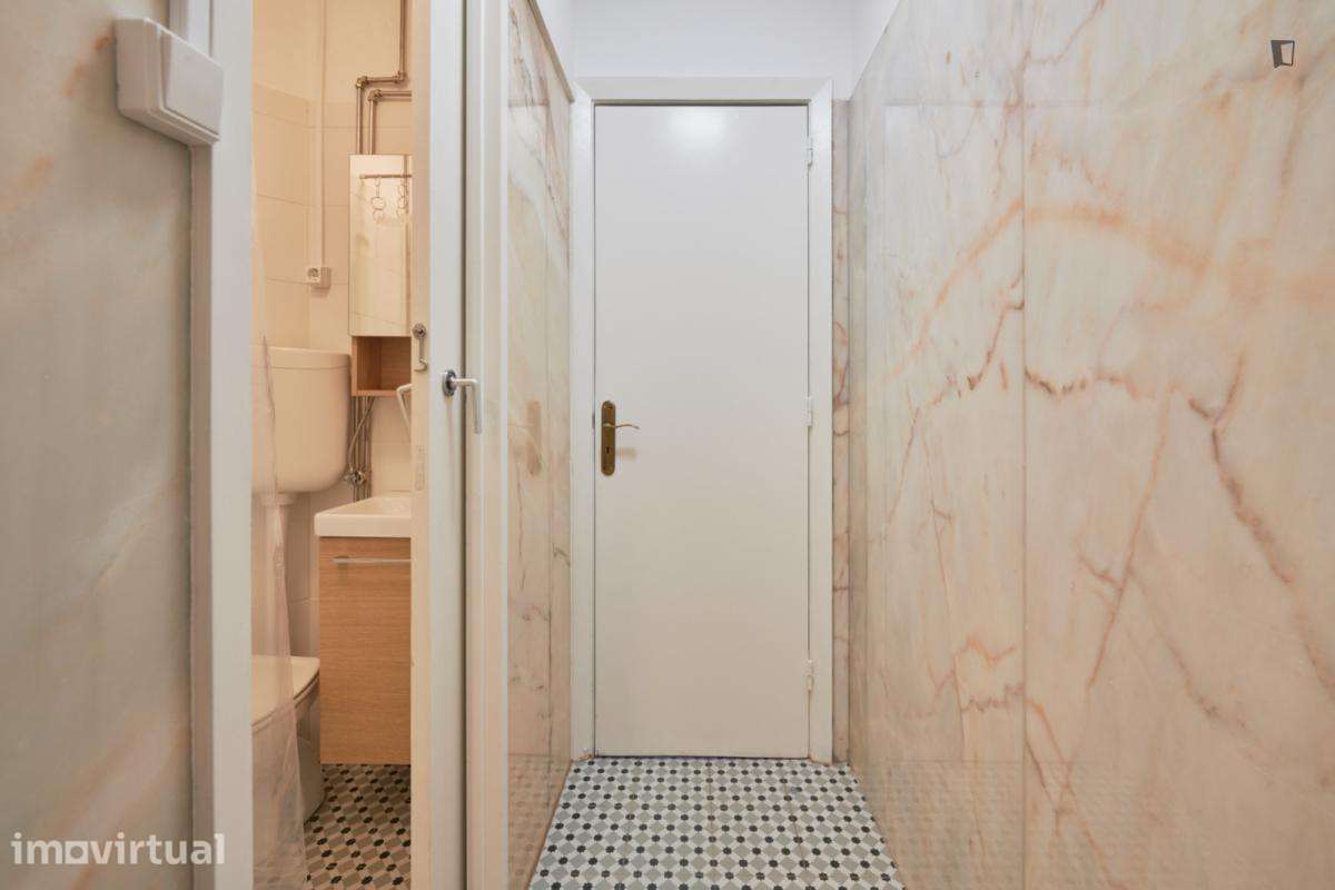 Quarto - localizado em São Sebastião Lisbon - Grande imagem: 3/26