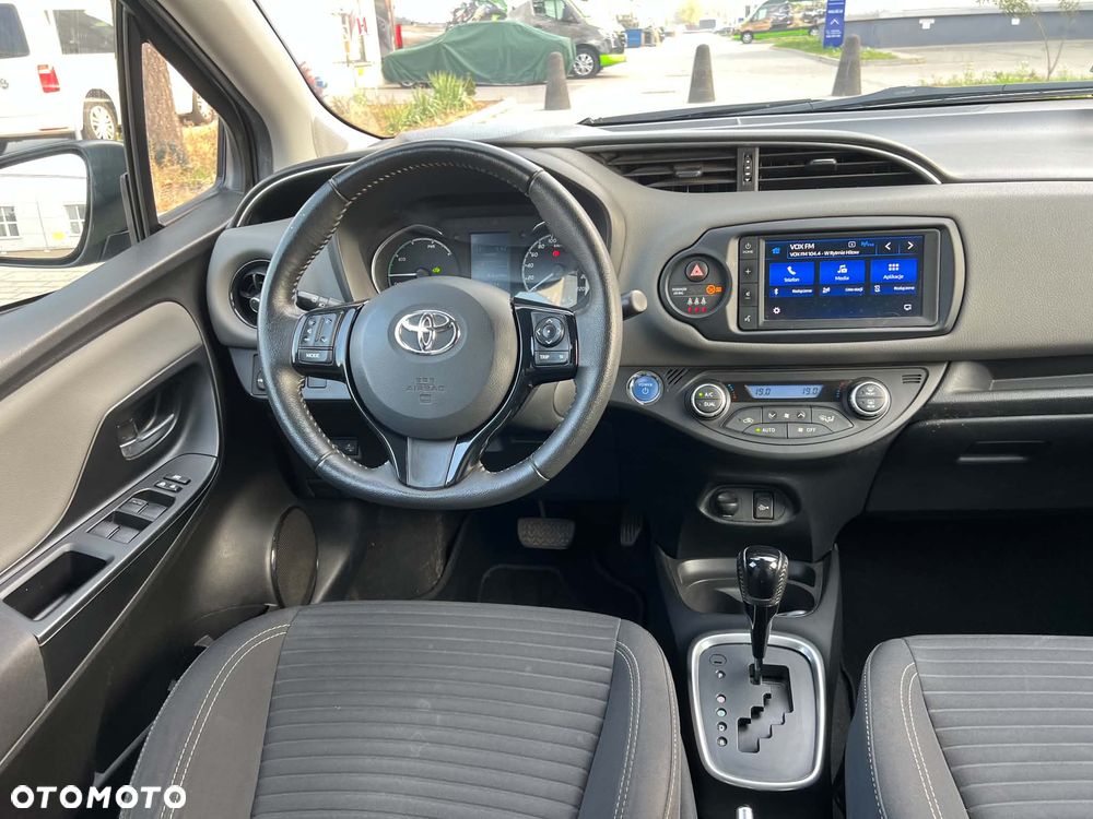 Toyota Yaris Hybrid 1.5 Selection Elegant - 12