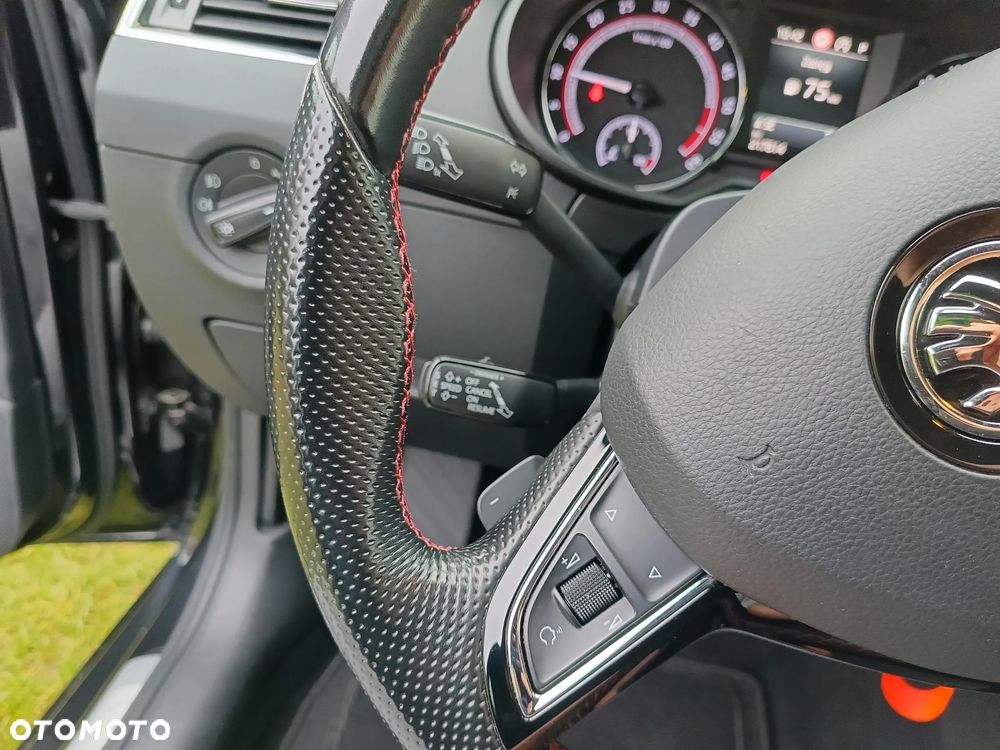 Skoda Octavia 2.0 TDI DSG RS - 15