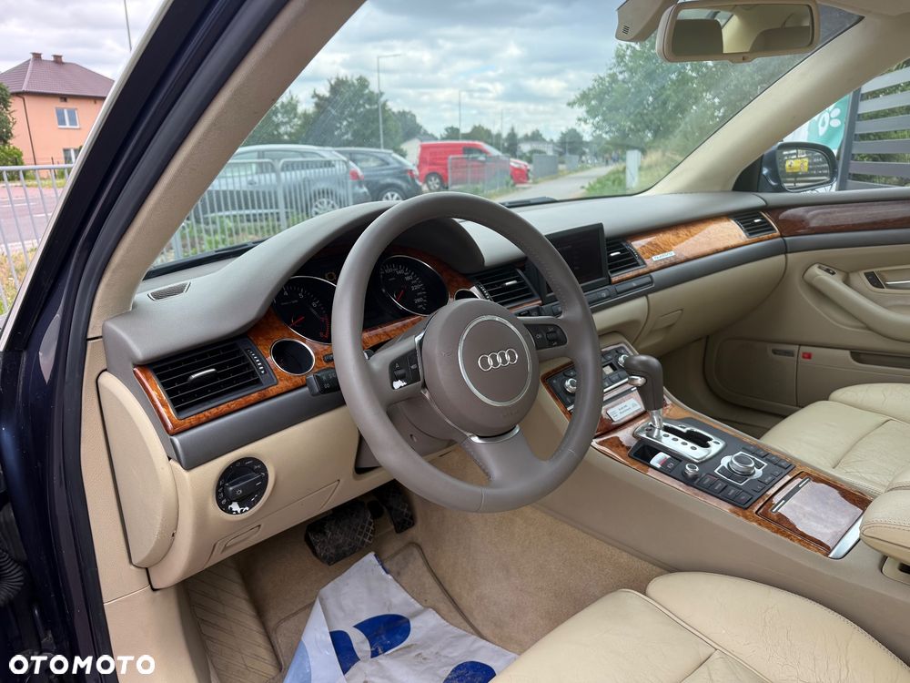 Audi A8 4.2 Quattro - 8