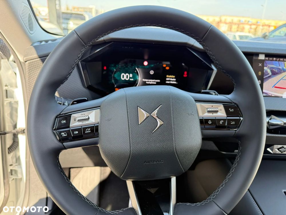 DS Automobiles N°4 1.2 mHEV Pallas eDCS6 - 7