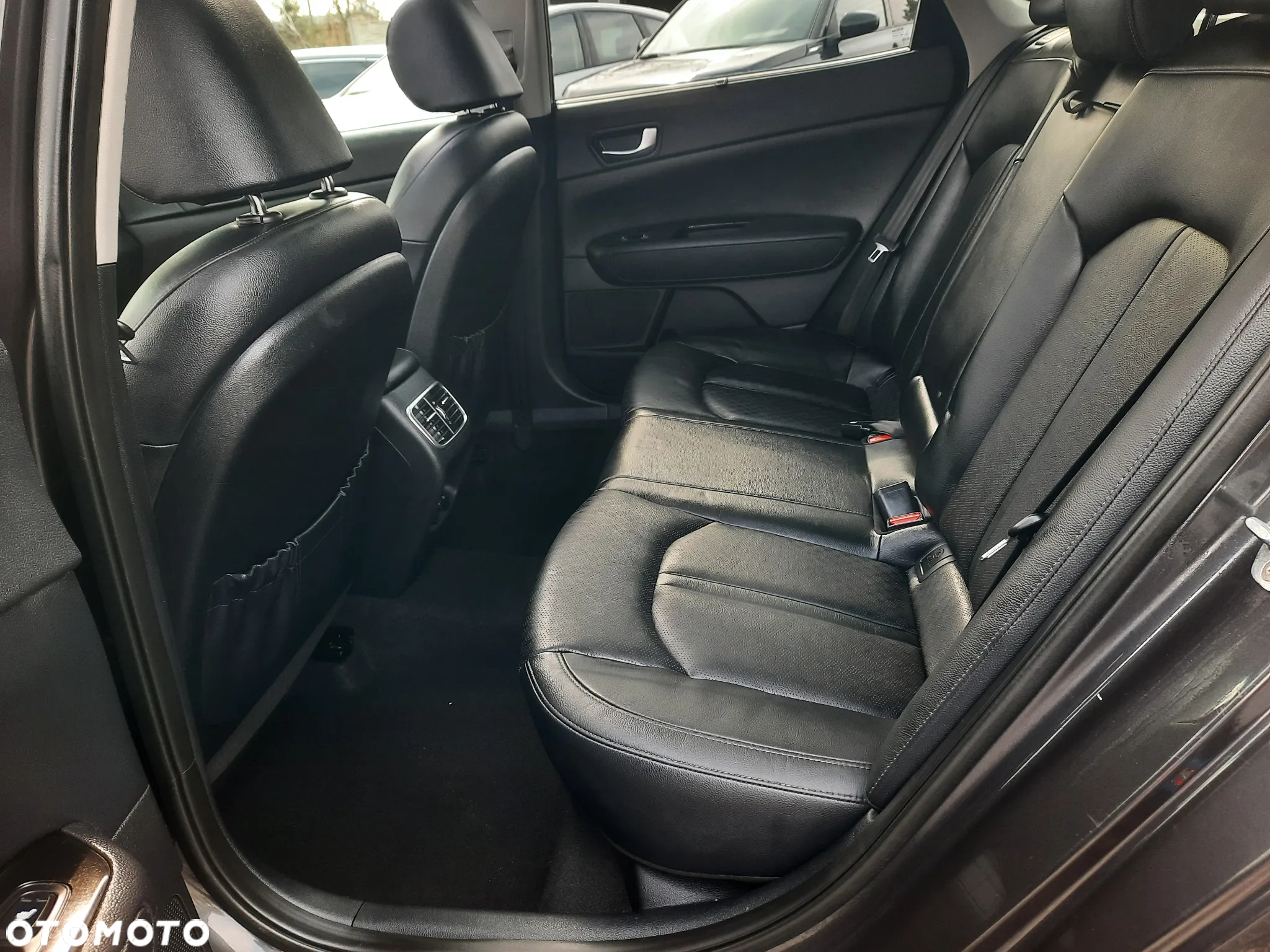 Kia Optima Plug-in Hybrid - 24