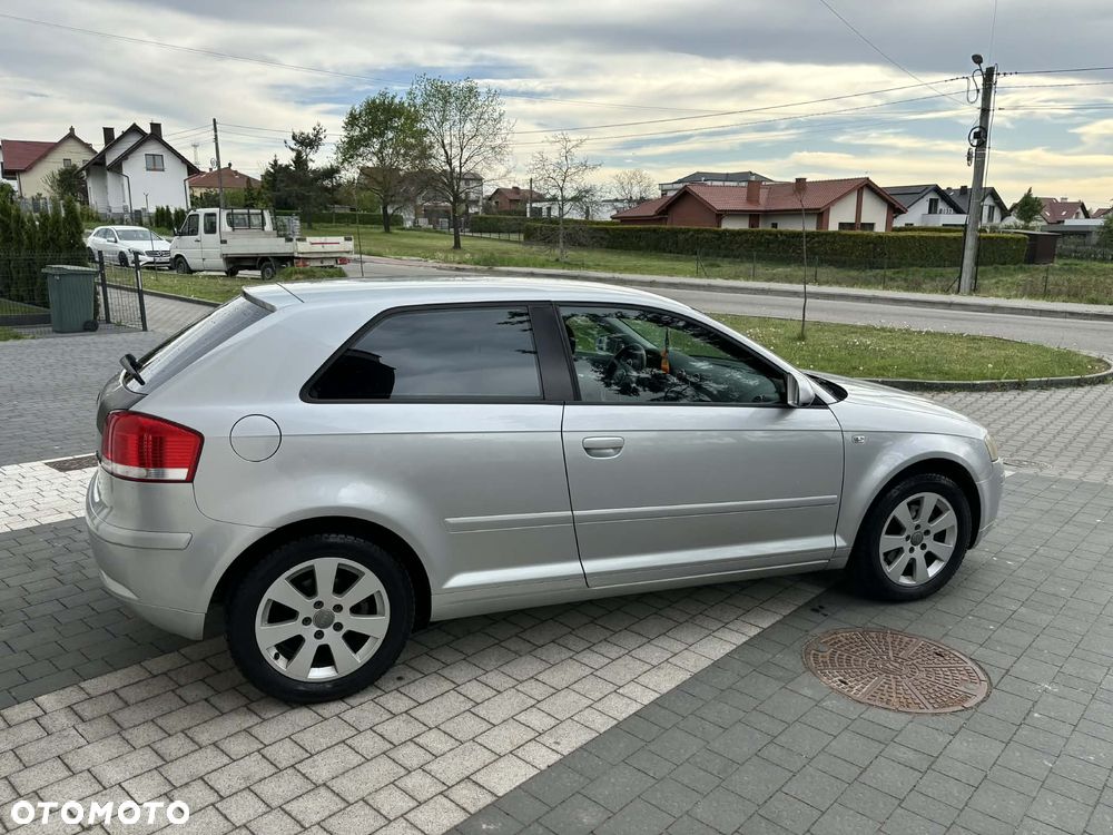 Audi A3 3-drzwiowe 2.0 FSI Attraction - 6