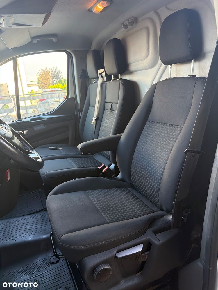 Ford TRANSIT CUSTOM - 28