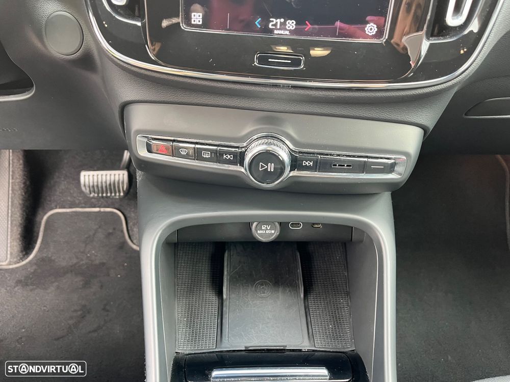 Volvo XC 40 Recharge Core - 33