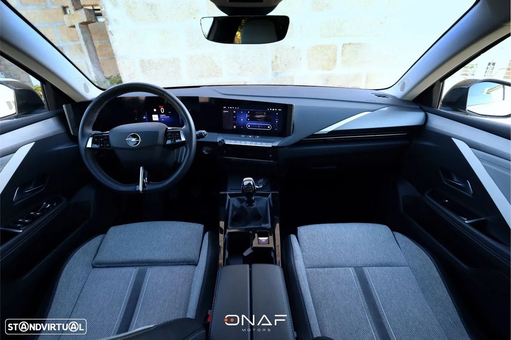 Opel Astra 1.2 T Elegance - 22