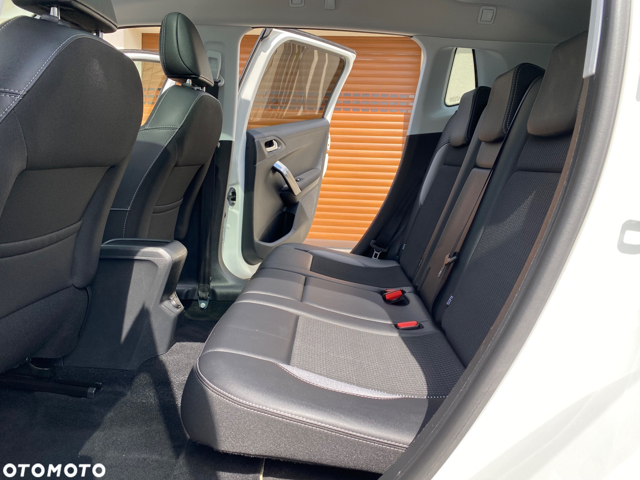 Peugeot 2008 1.2 Pure Tech Allure S&S - 6