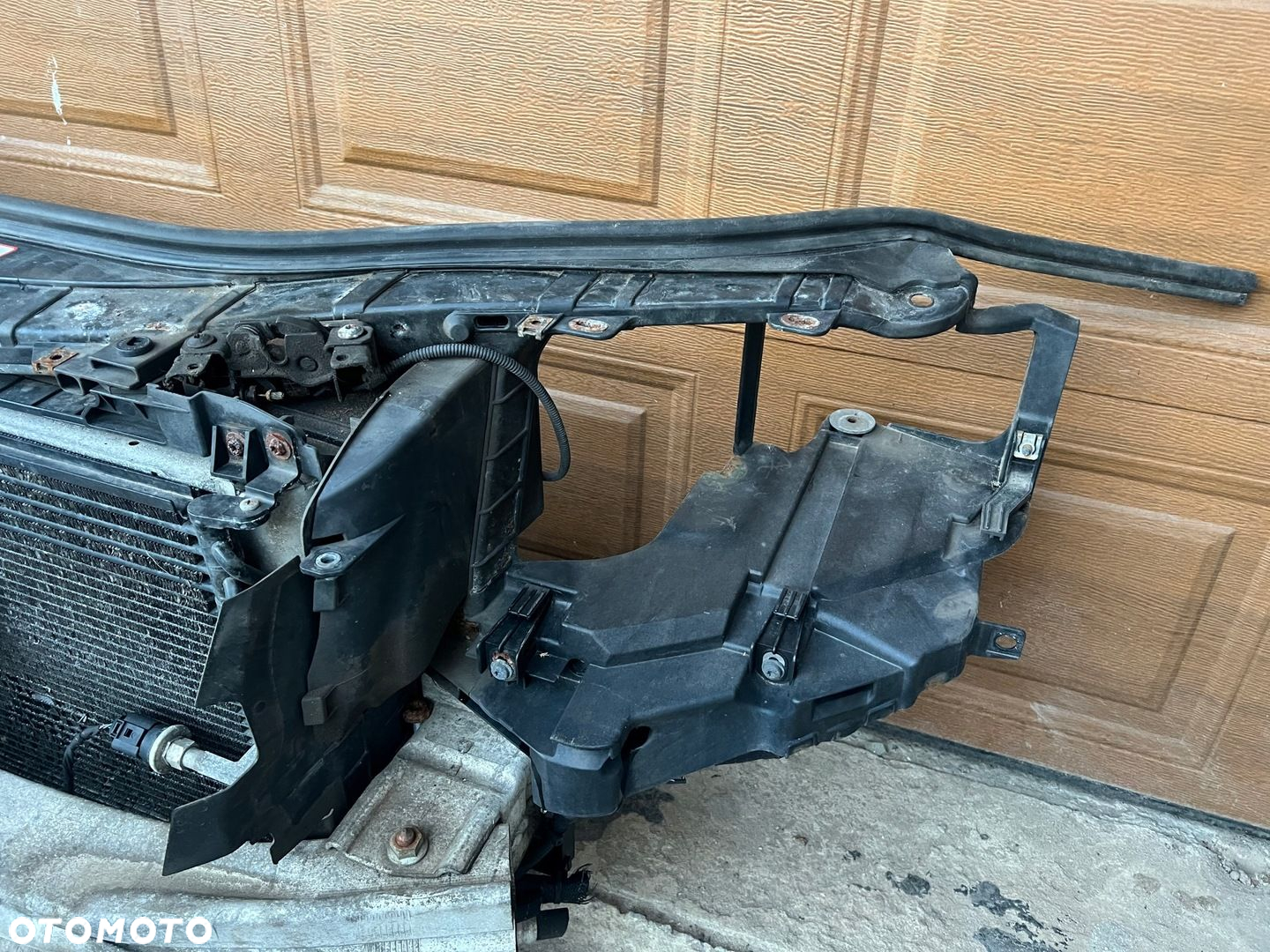 PAS PRZEDNI CHŁODNICE AUDI A8 D3 3.0 TDI 03-10 4E0805594C KOMPLETNY - 2