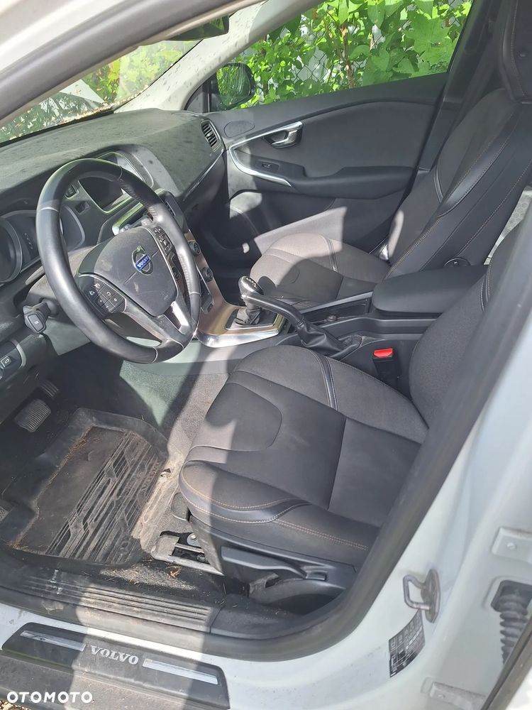 Volvo V40 Cross Country D3 Momentum - 4