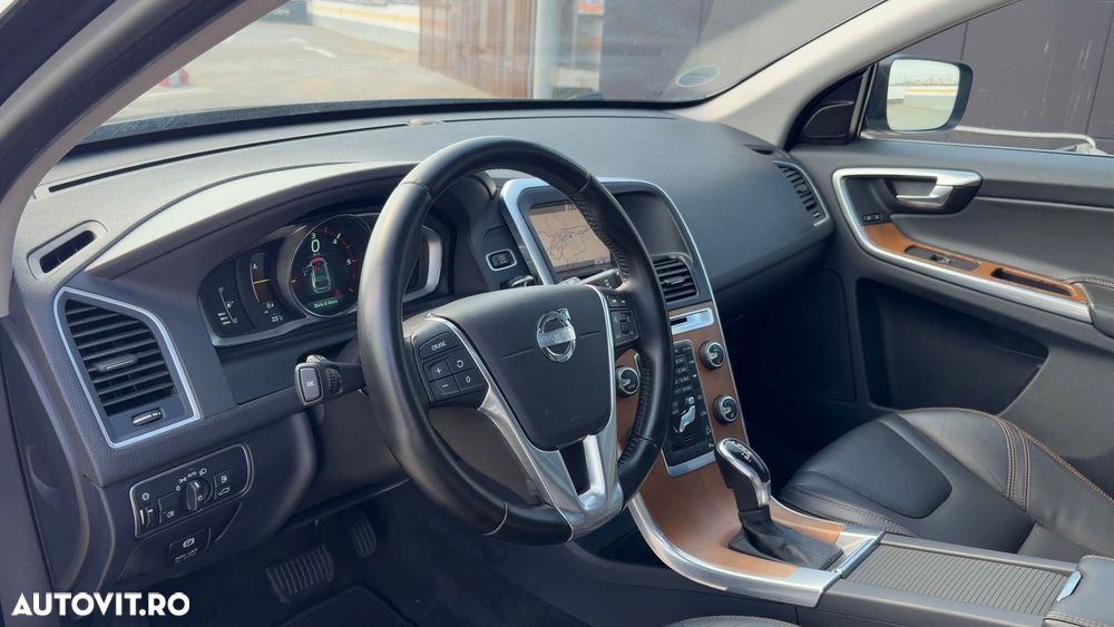 Volvo XC 60 D5 AWD Geartronic Summum - 3