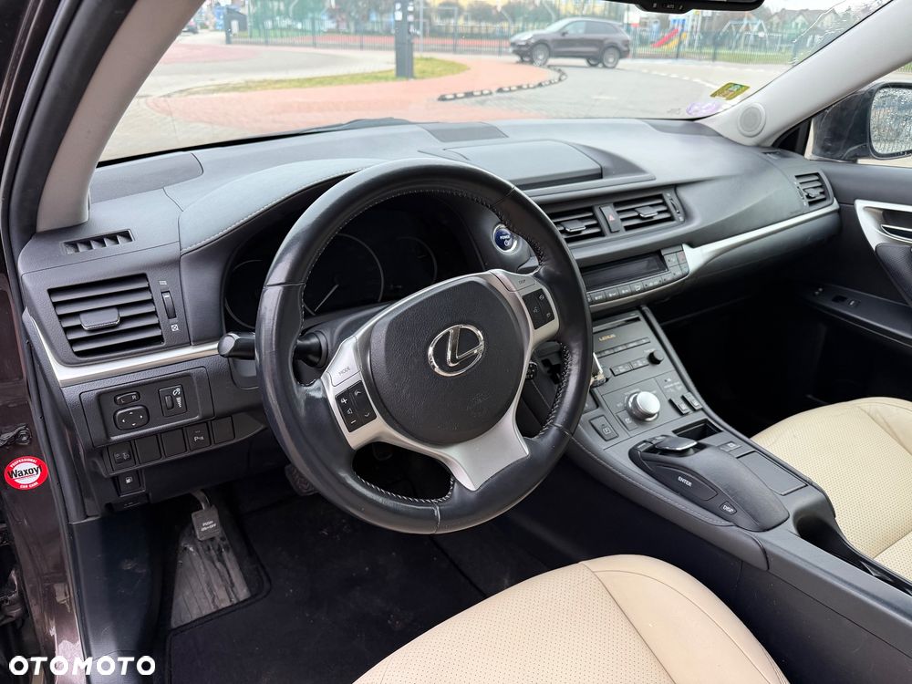 Lexus CT 200h Prestige - 10