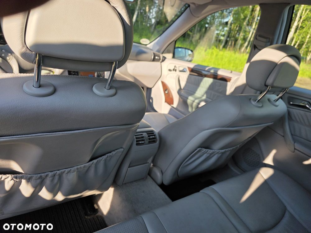 Mercedes-Benz Klasa C 320 4Matic Avantgarde Sport Edition - 28