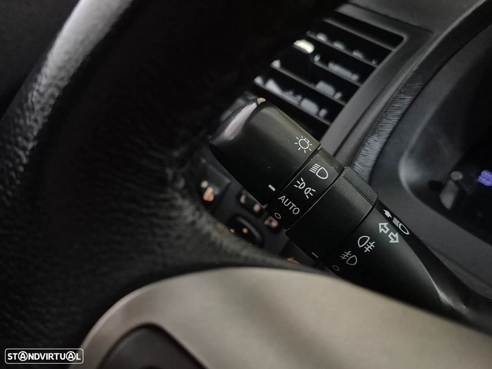 Toyota Avensis SW 2.0 D-4D Exclusive - 18