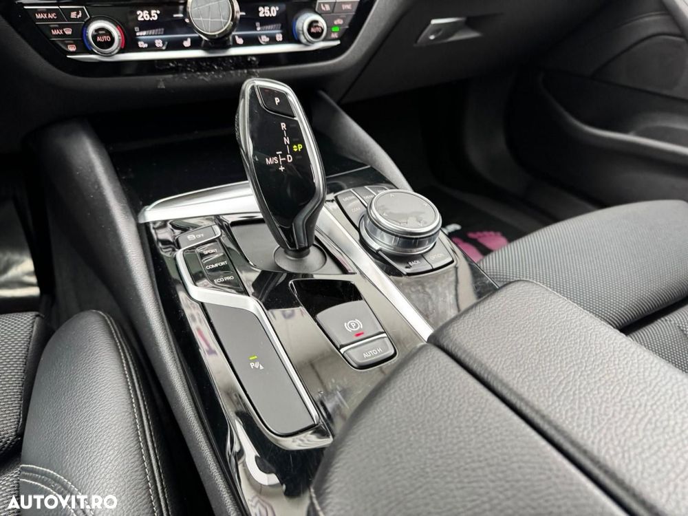 BMW Seria 5 520d Aut. Sport Line - 9