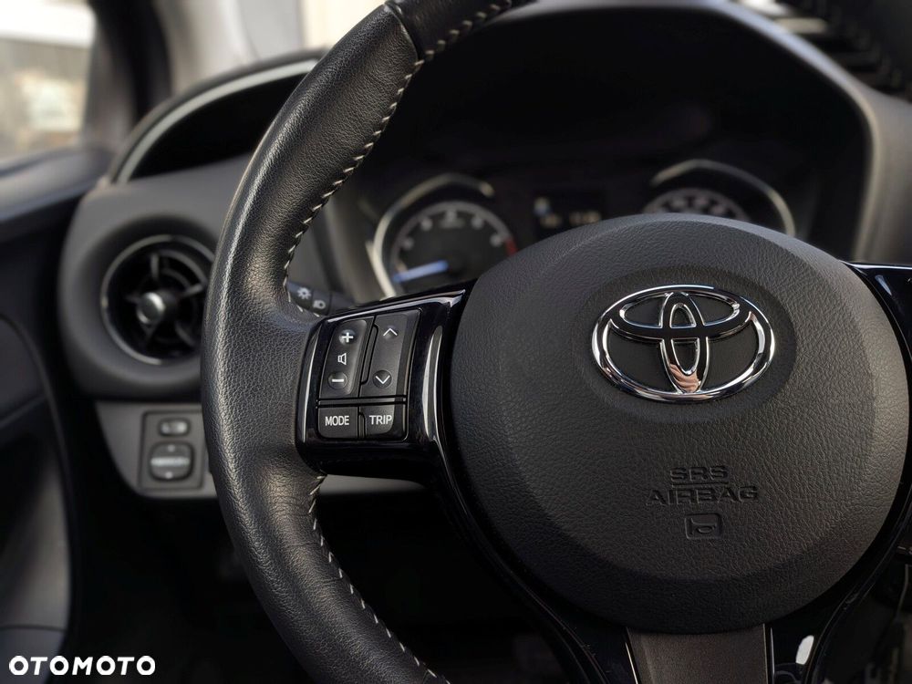 Toyota Yaris 1.5 Premium CVT - 18