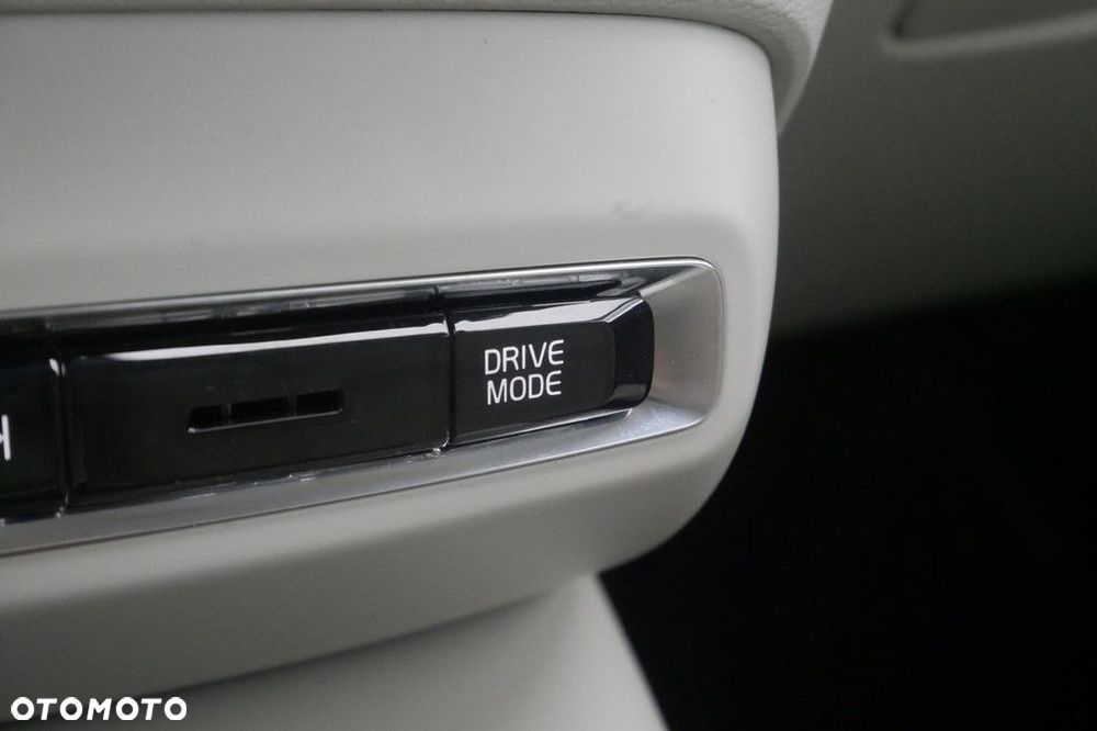 Volvo XC 40 B4 AWD Plus Bright - 22
