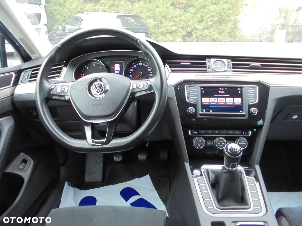 Volkswagen Passat Variant 2.0 TDI (BlueMotion Technology) Highline - 11