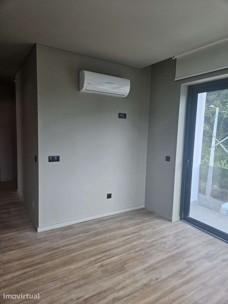 Moradia T4 com Piscina e Jardim - Grande imagem: 3/52