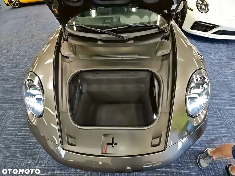 Porsche 911 Carrera - 12