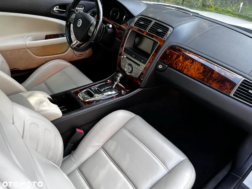 Jaguar XK XKR Coupe - 28