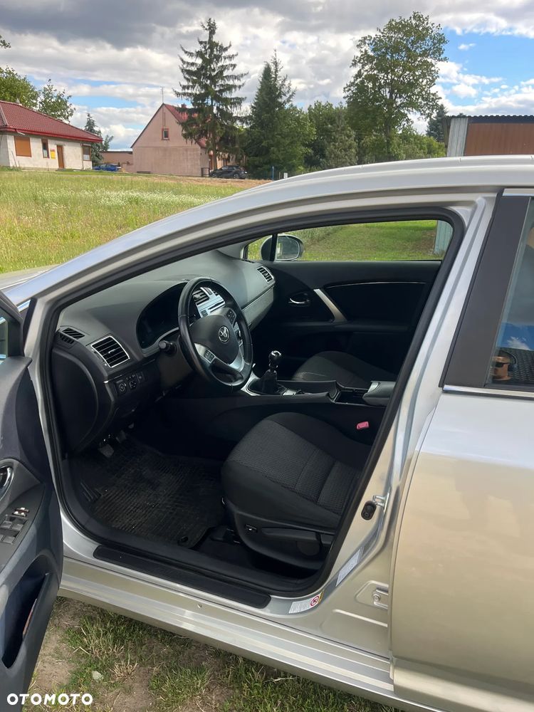 Toyota Avensis 1.8 Sol EU5 - 18